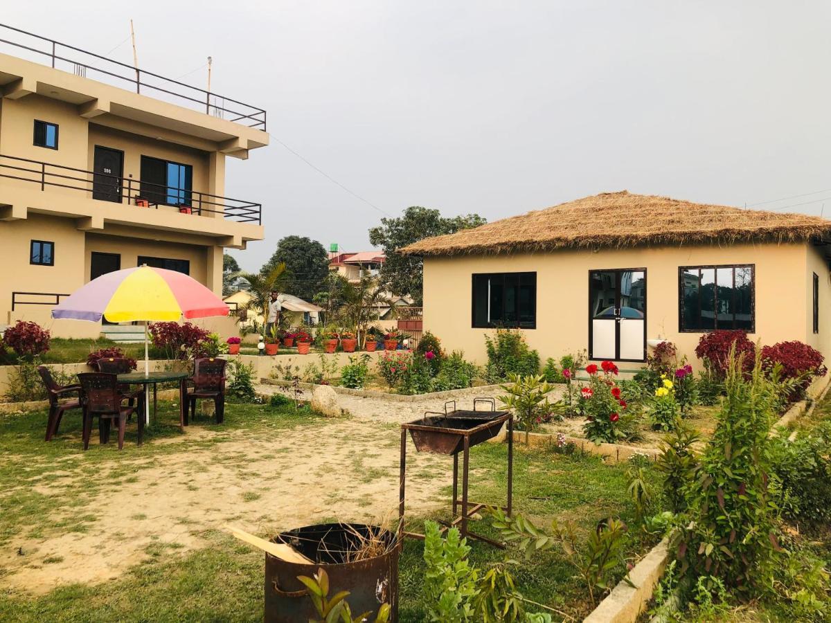 Hotel Happy Land Chitwan Eksteriør bilde